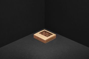 Упаковка с окном для 9 шоколадных конфет