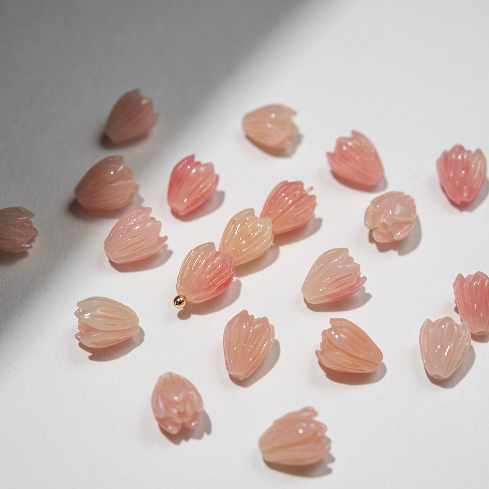 Подвеска резная "Магнолия", 8,5*7мм, коралловая пудра