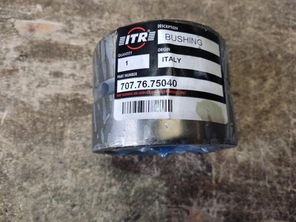 Втулка 707-76-75040