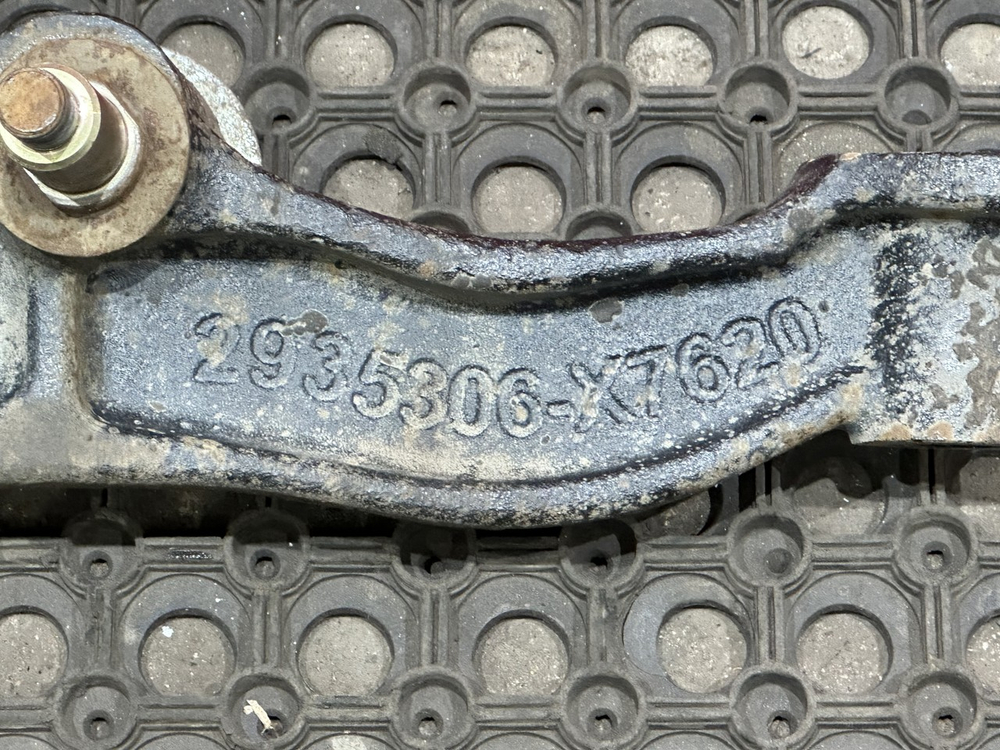 Кронштейн пневморессоры правый 2023г