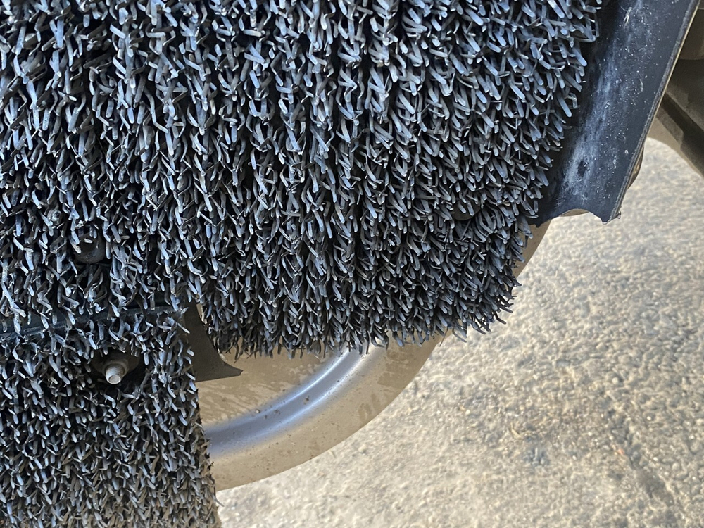 Крыло (дефект) переднее правое задняя часть 2019г