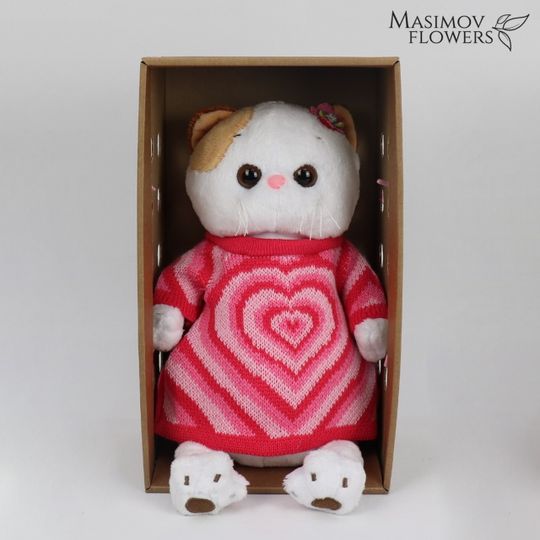 Ли-Ли в вязаном платье с сердцем