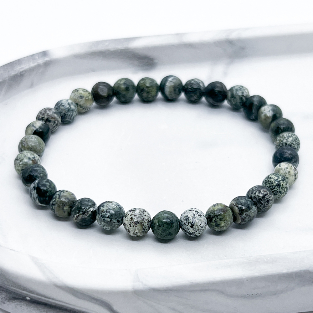 Браслет, серпентинит (змеевик), диаметр бусин 6 мм, размер 17 см