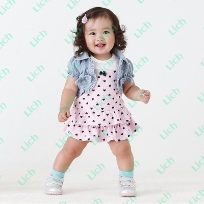 Комплект из платья с принтом сердечек и болеро с отделкой бантами