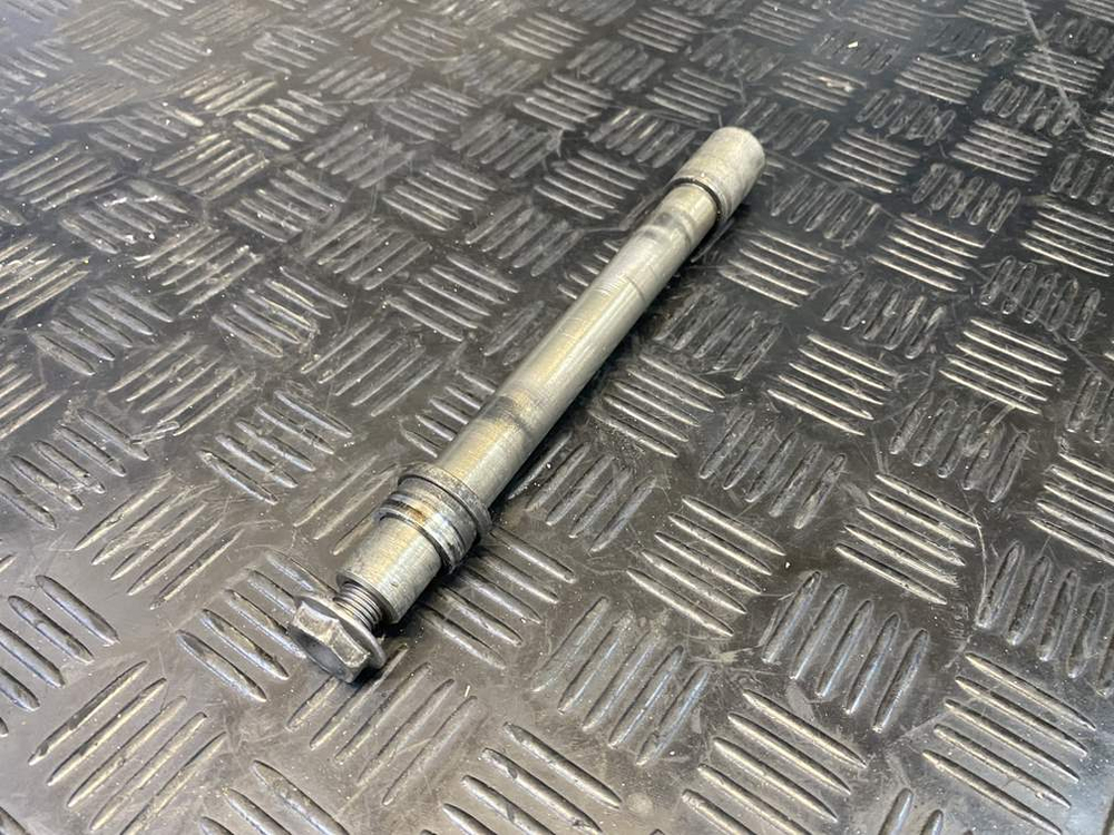 Ось переднего колеса Yamaha FJR1300A RP13A 2010