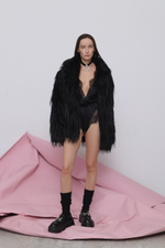 Шуба из эко-меха страуса черная