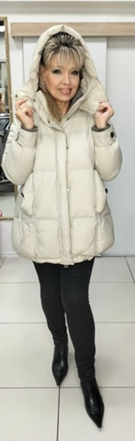 Модная cтеганная куртка-пуховик в молочном цвете