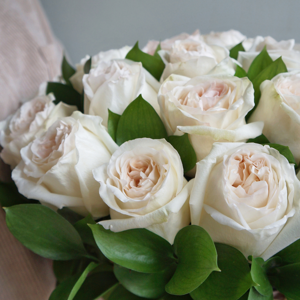 35. White O’hara в большой шляпной коробке