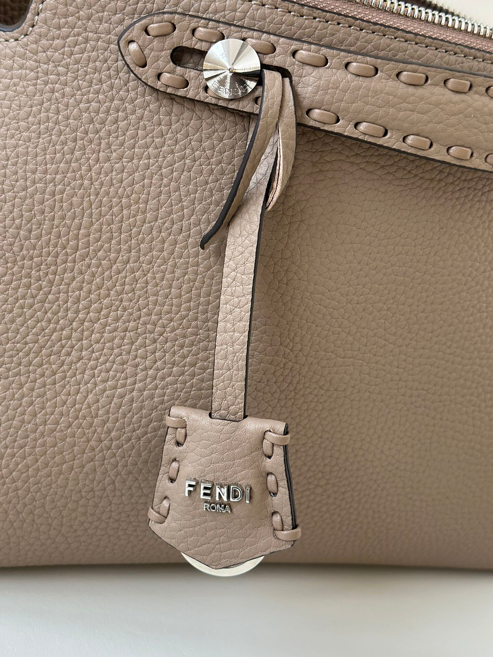 Fendi By The Way Selleria Medium 29 cm