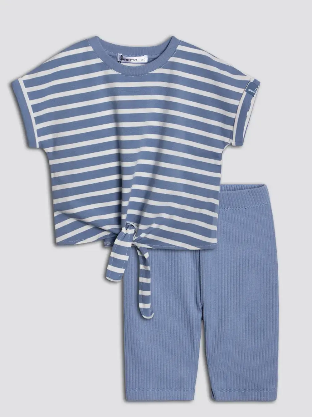 Голубой костюм для девочки на лето в полоску