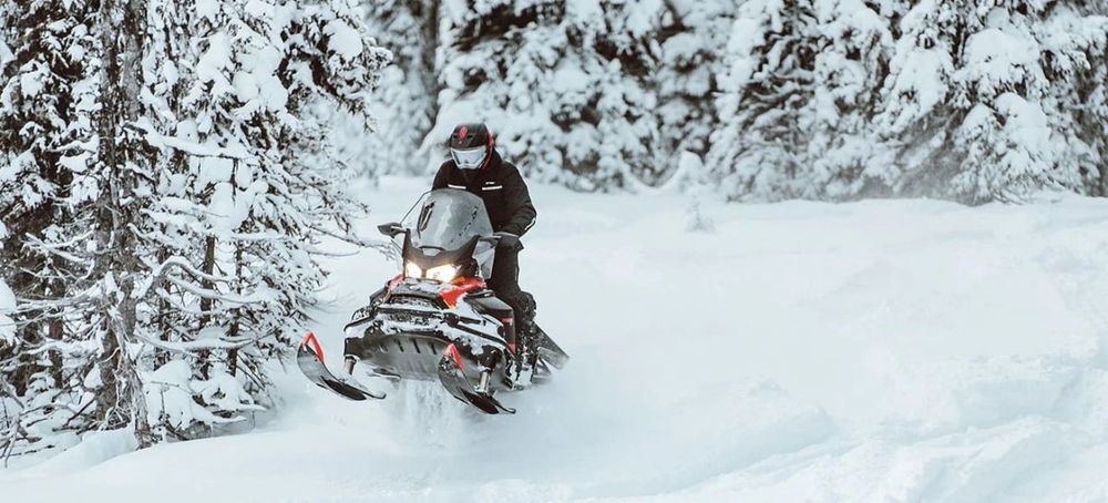 Снегоход BRP Ski-Doo Skandic SWT 900 ACE (2024)