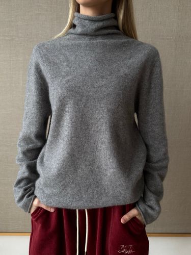 Серая водолазка из шерсти FN