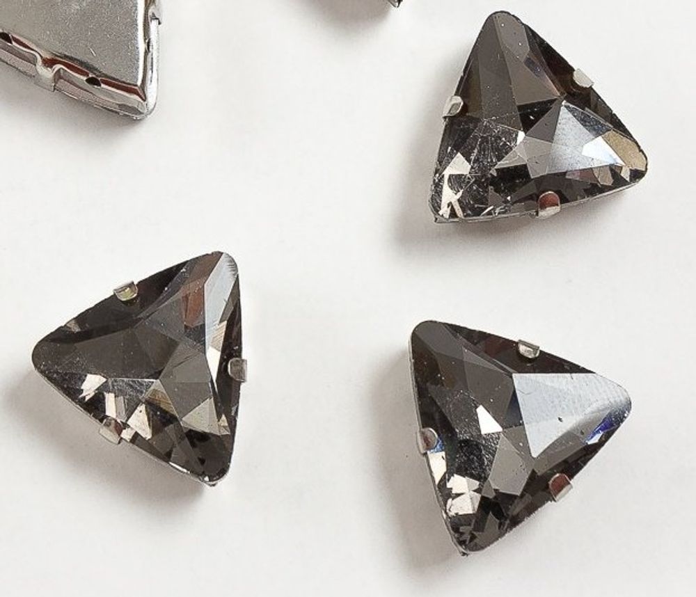 Стразы пришивные стекло в оправе "Треугольник", р. 18 мм, графитовый