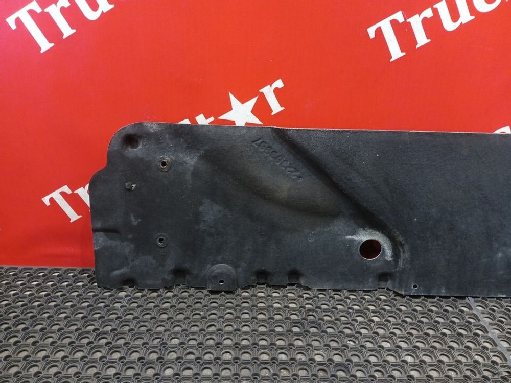 Шумоизоляция двигателя правая 2016г.