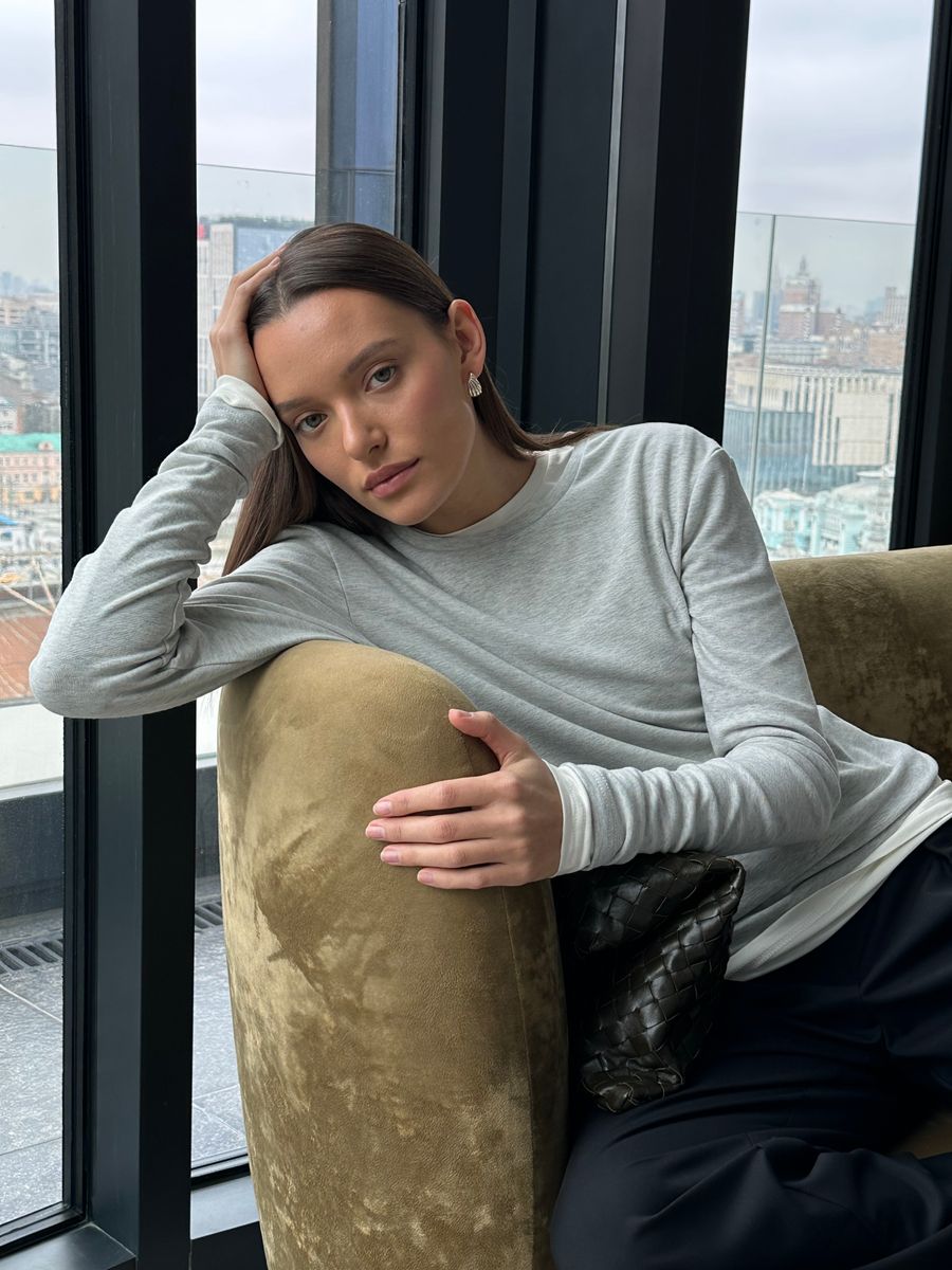 Лонгслив из трикотажа светло-серый меланж