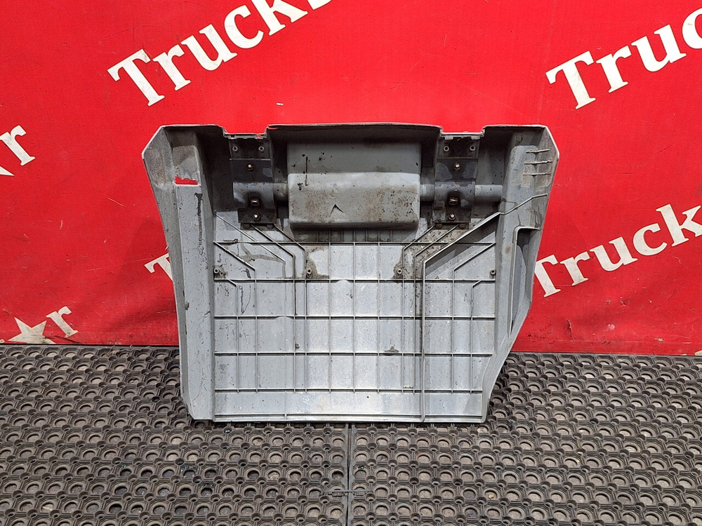 Крыло заднее левое передняя часть