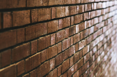 Как правильно хранить кирпич в зимний период