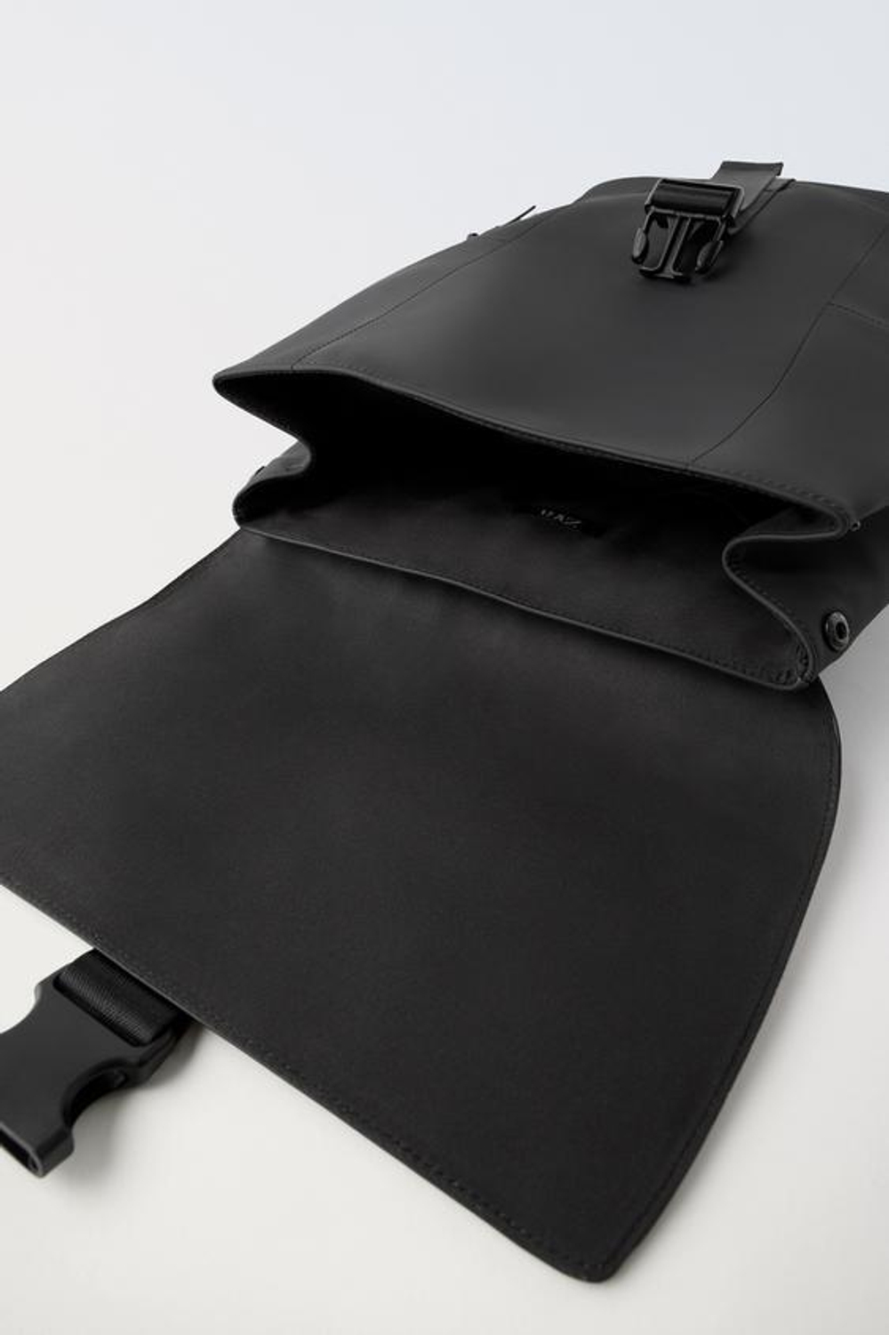 ZARA ПРОРЕЗИНЕННЫЙ РЮКЗАК, ЧЕРНЫЙ