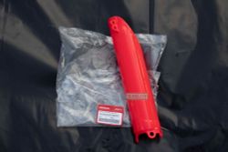 51620-KZZ-D20ZC. PROTECTOR, L. FR. FORK *TYPE3*. Fork cover CRF250-300L-Rally, Red