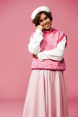 Жилет из хлопкового мулине красного цвета ПРЕДЗАКАЗ