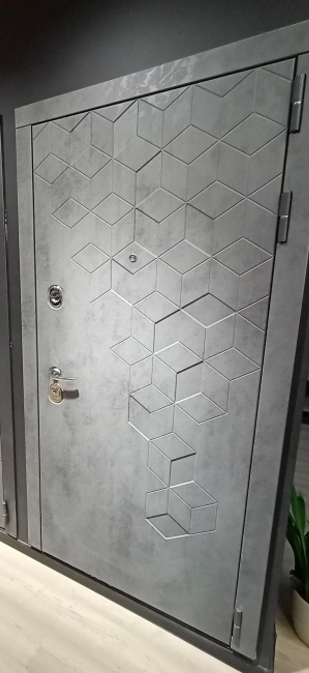 Дверь входная Лабиринт Бетон 03 - Сандал белый металлическая