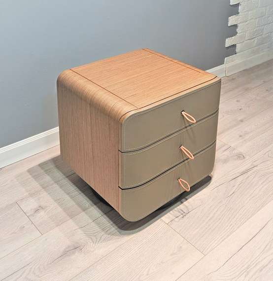 Тумба прикроватная SG-46, бежевая экокожа, шпон ореха