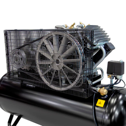 WDK-92712 Компрессор поршневой с ременным приводом:1300 л/мин, 7.5 КВт, 380 В, ресивер 270 л