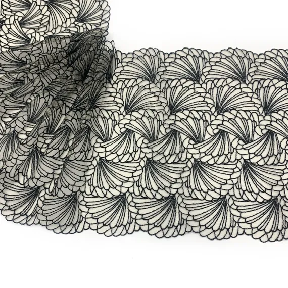 Вышивка на сетке телесная/черная 23 см