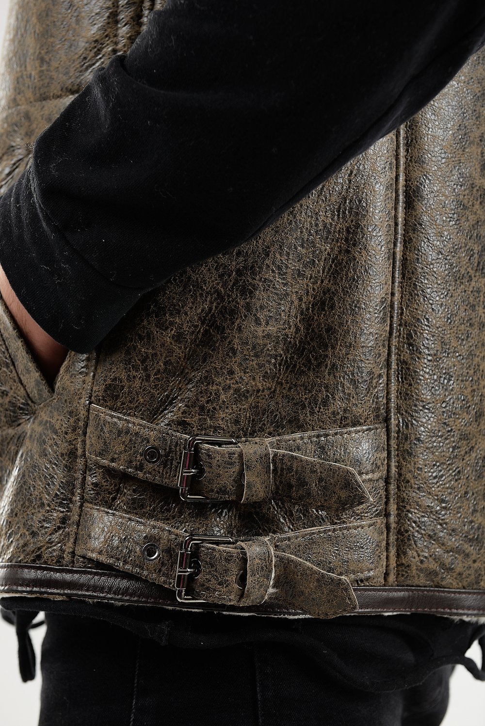 Жилет универсальный из натуральной дубленочной овчины