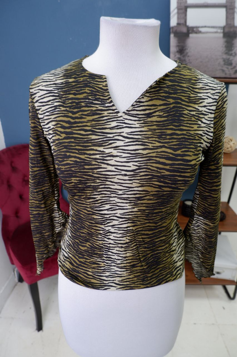 Джемпер с анималистичным принтом 42-44 размер