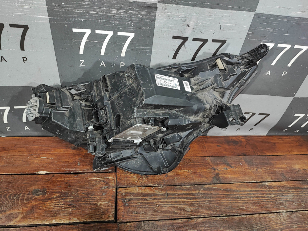 Фара левая LED Renault Arkana 19-нв Б/У Оригинал 260605885R