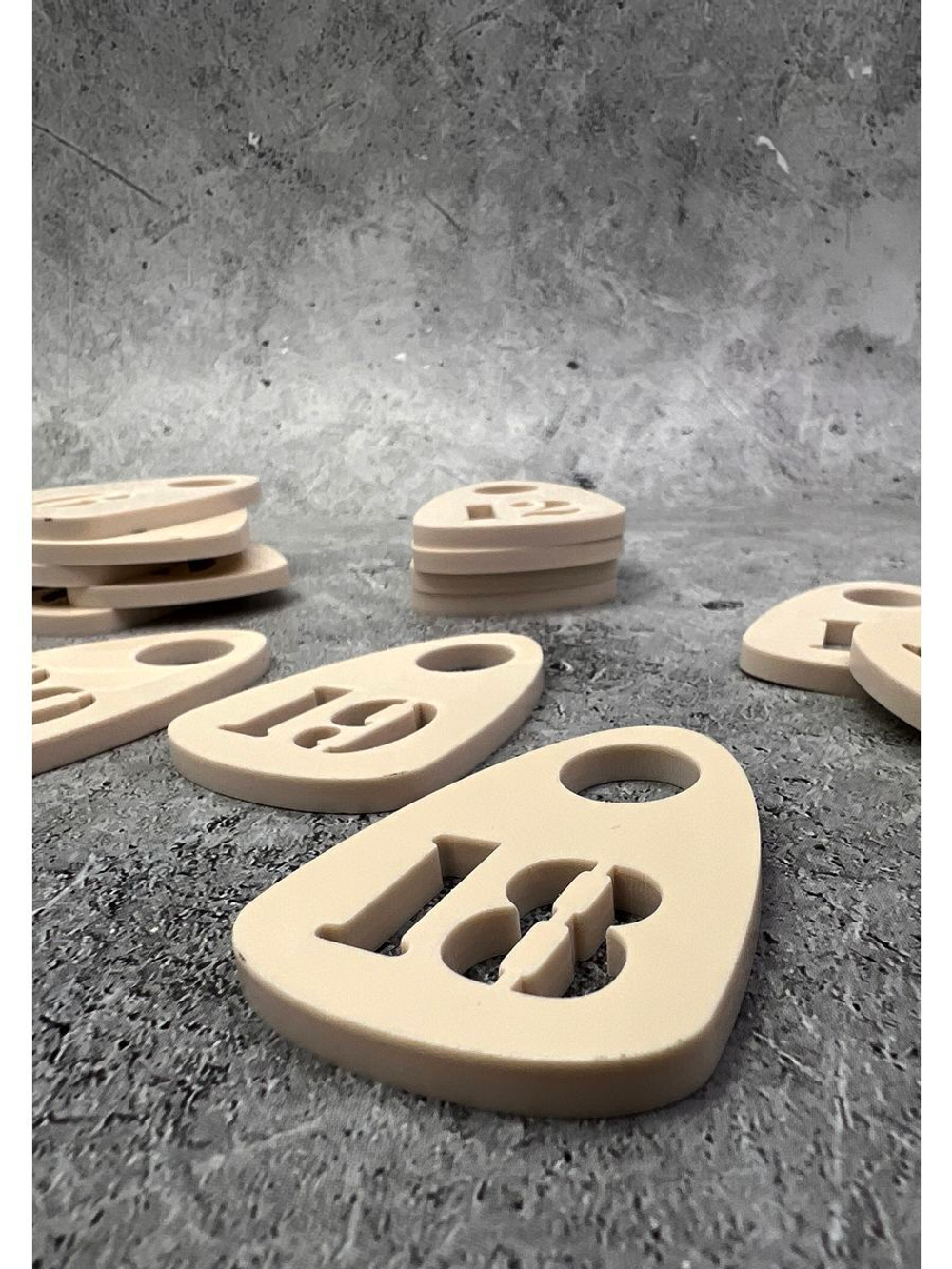 Номерки для гардероба прорезные