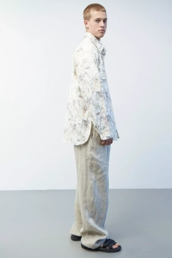 Объемная мужская рубашка с тропическими цветами