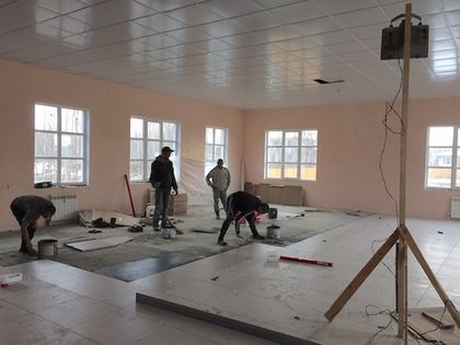 Укладка напольных покрытий в Общественном центре «Романовского Парка»