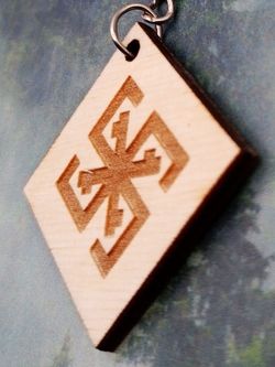 Брелок из дерева Сварга