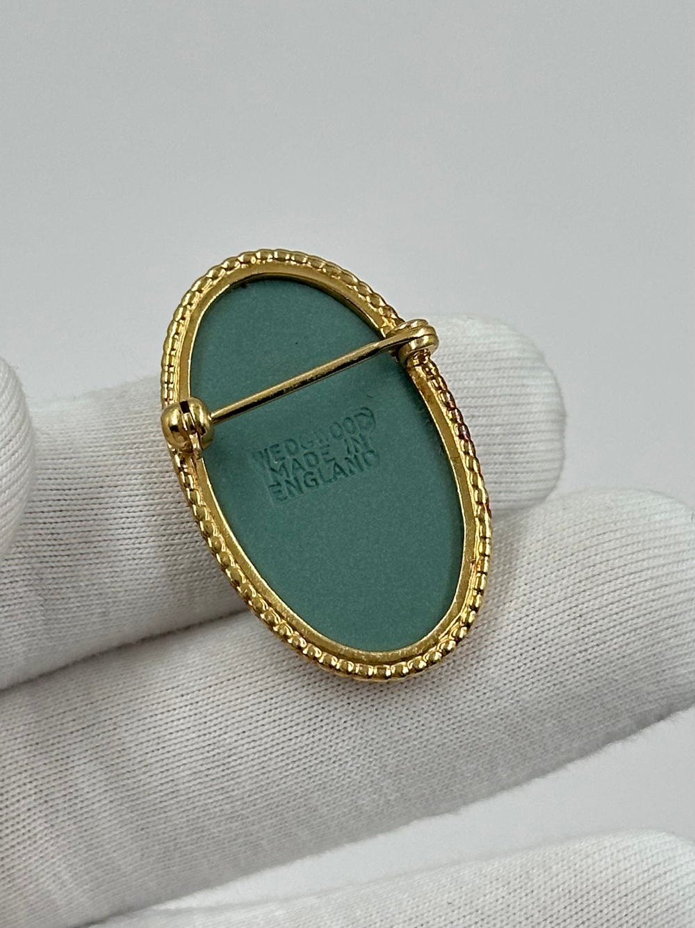 Брошь Wedgwood зелёная