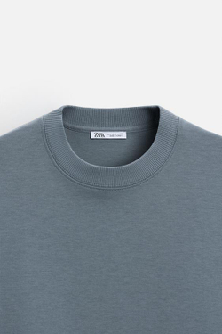 ZARA ТОЛСТОВКА INTERLOCK ИЗ РЕЛЬЕФНОЙ ТКАНИ, ВЫЦВЕТШИЙ СИНИЙ