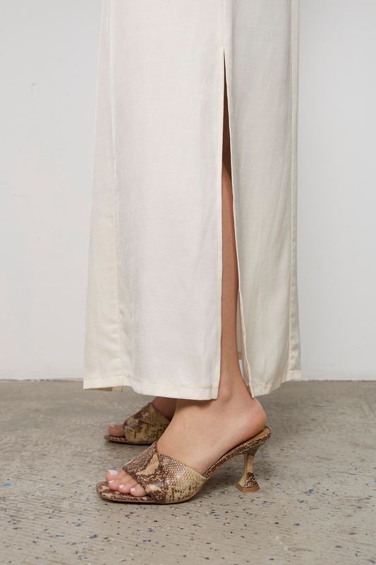 Платье-рубашка из премиального льна с вышивкой, молочный