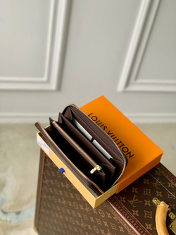 Louis Vuitton Zippy Wallet