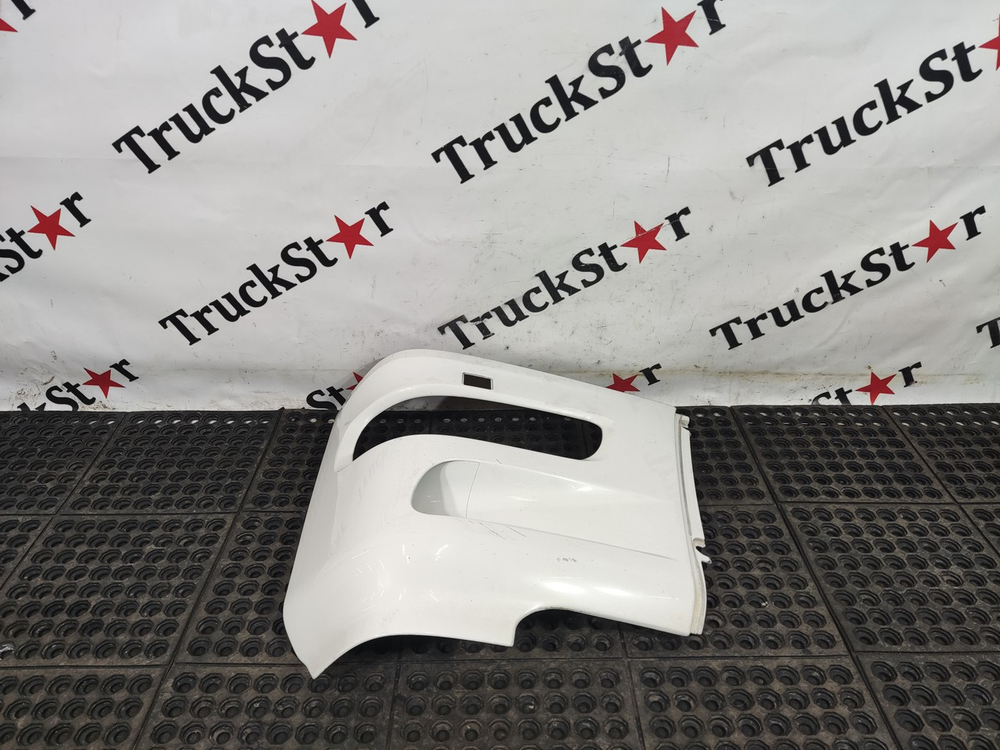 Облицовка фары левой