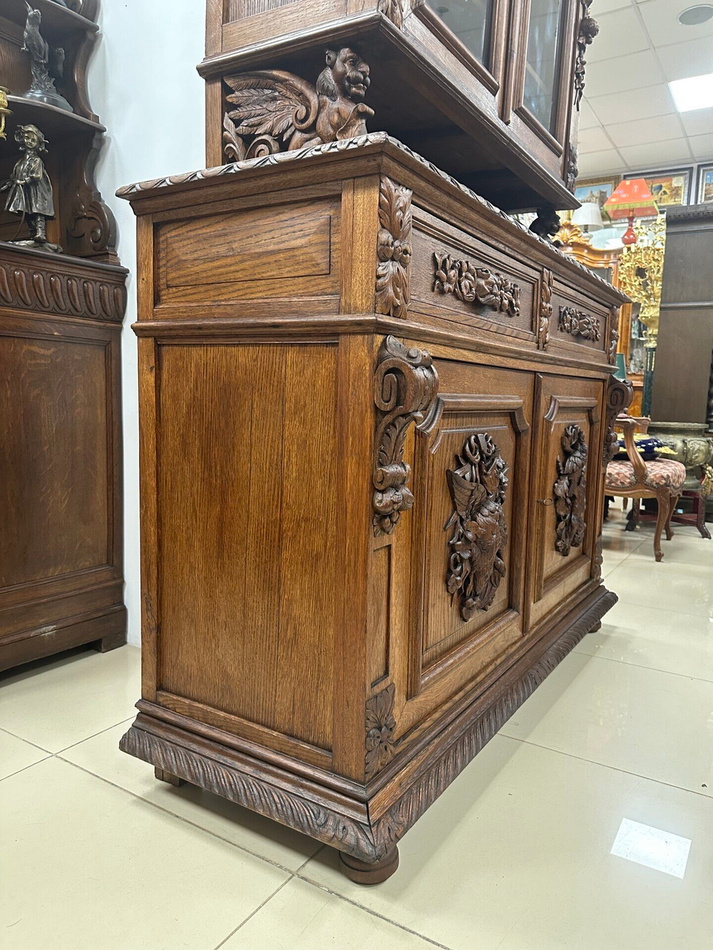 Буфет в охотничьем стиле