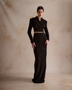 Костюм из черного твида с пайетками