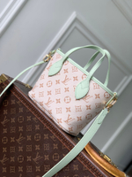 Louis Vuitton Neverfull Bandouliere Inside Out BB
