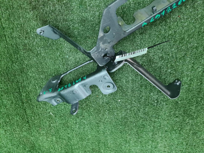 Кронштейн петли капота Kia Sorento 2 XM (12-21)