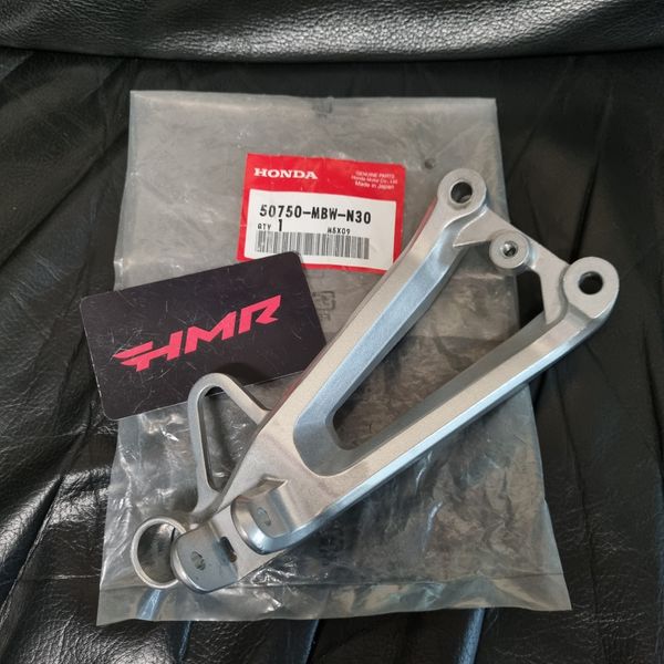 Honda Кронштейн правой пассажирской подножки CBR 600 F4i 05-06 50750-MBW-N30