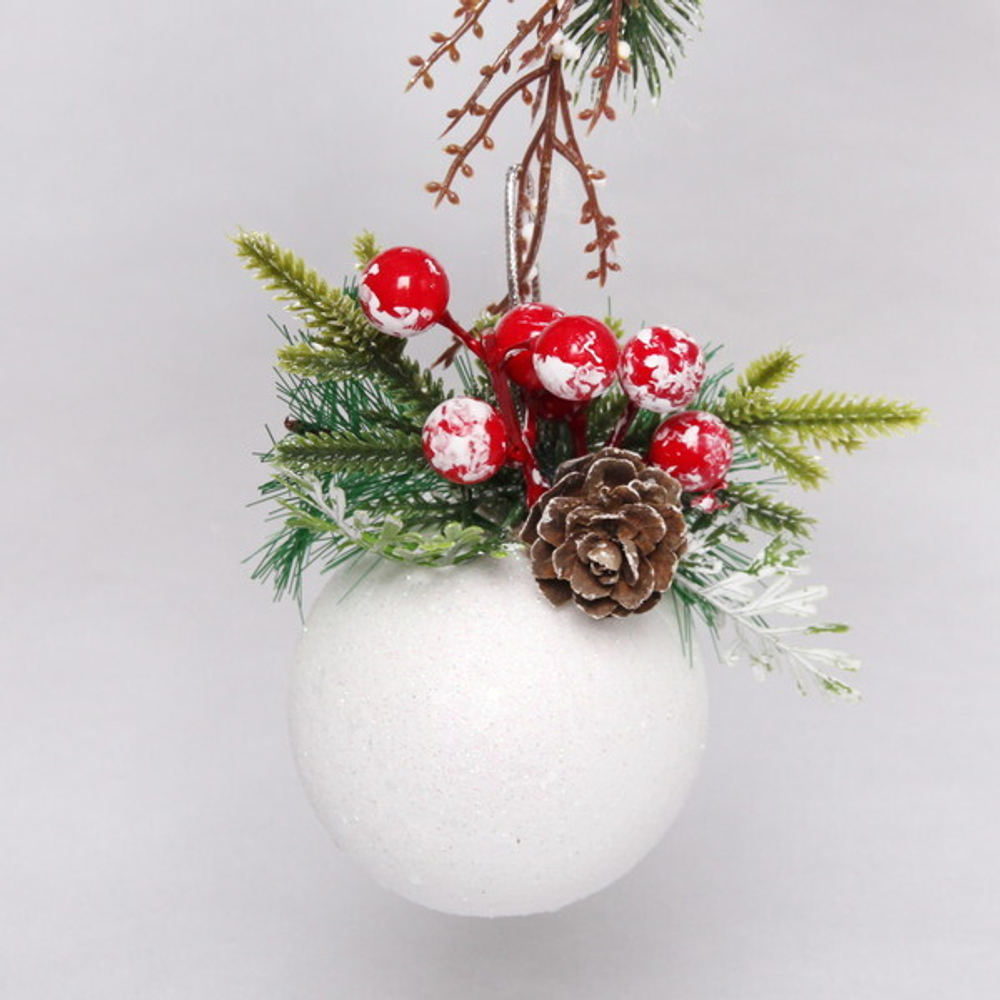 Новогодний шар «Лесные ягоды» 8 см, Белый