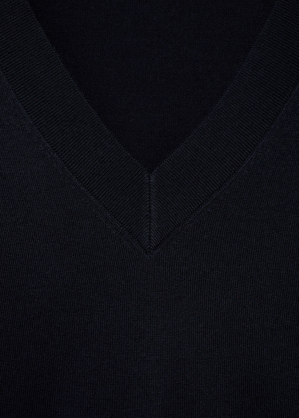 Пуловер тонкой вязки