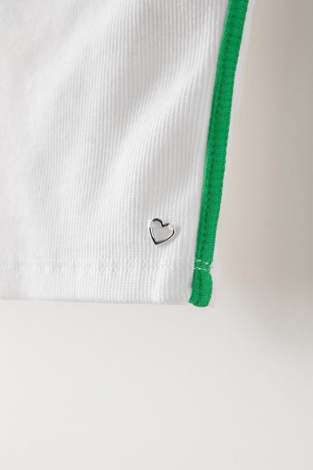 ZARA ТОП АСИММЕТРИЧНОГО КРОЯ С СЕРДЕЧКОМ, БЕЛЫЙ