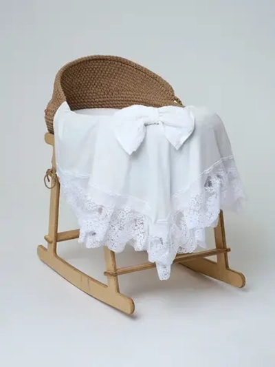 Кружевной уголок и бант на выписку