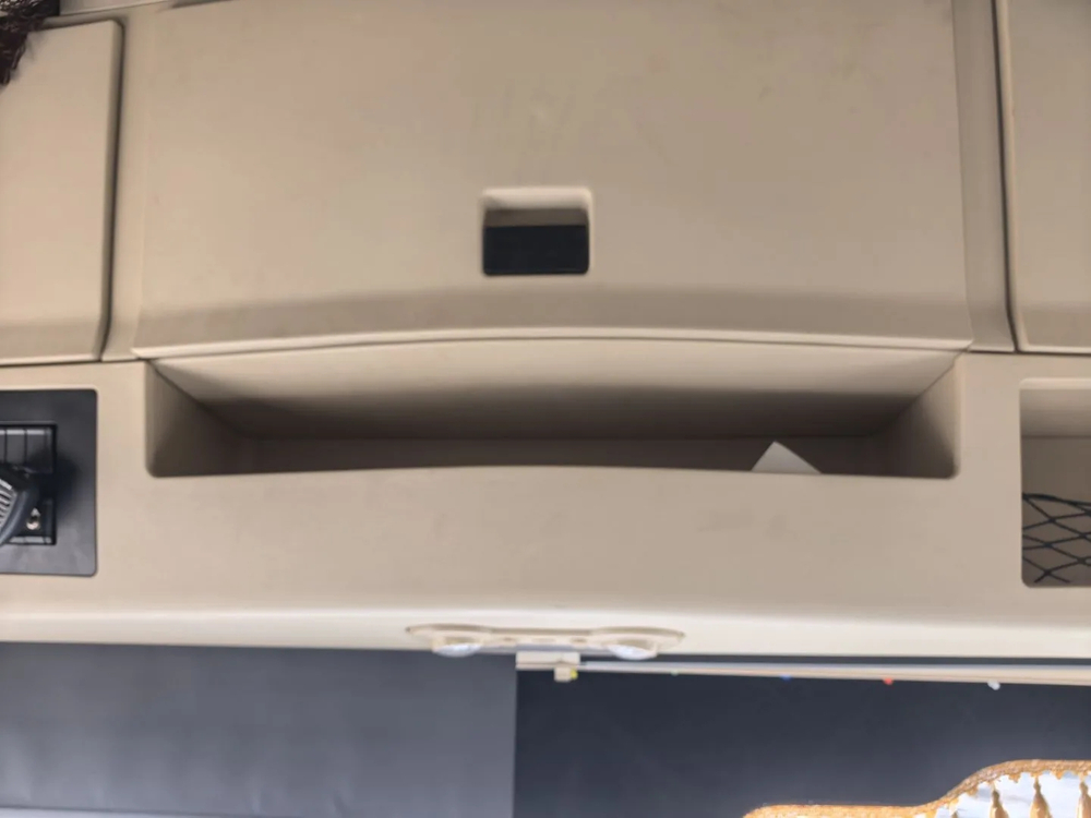 Shacman (Shaanxi) SX* 6x4 Седельный тягач SX42584V324 (Дизельный, 11,6 л, 423 л.с., МТ)